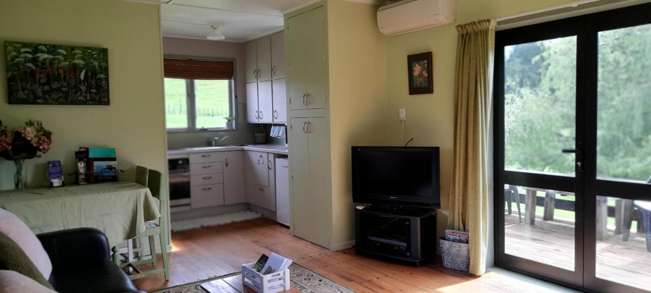 Earthsounds Country Cottage Таумарунуи Екстериор снимка